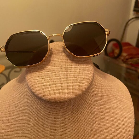 Isla Undercover Sunglasses - Picture 2 of 5